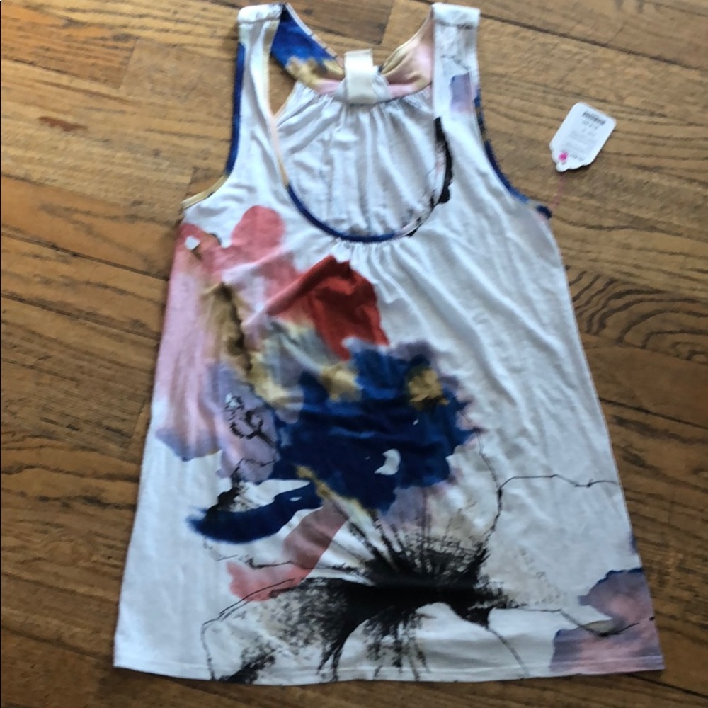 Woman’s very cute tank top size s